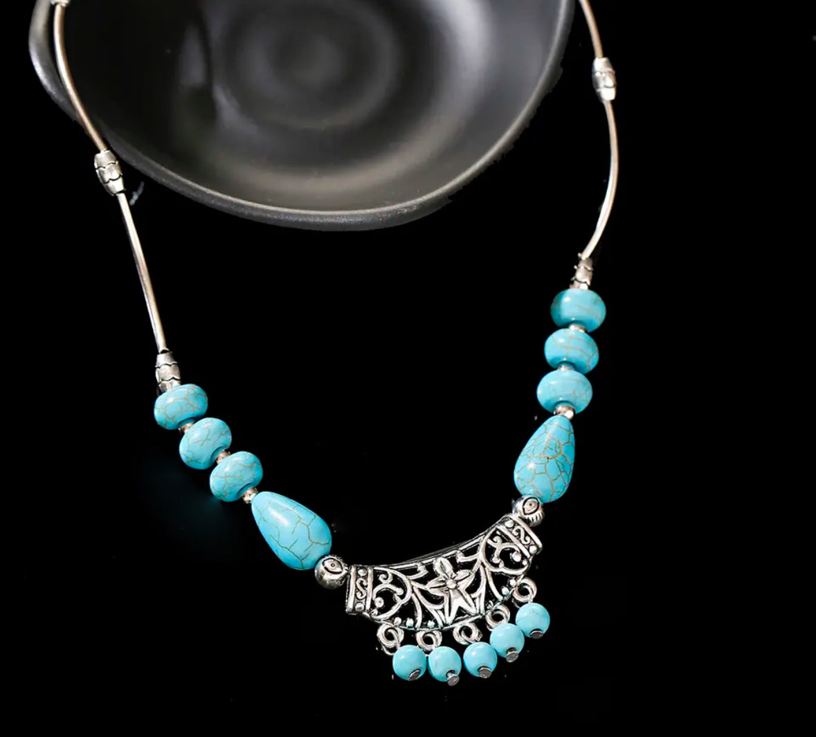 Turquoise bead necklace 