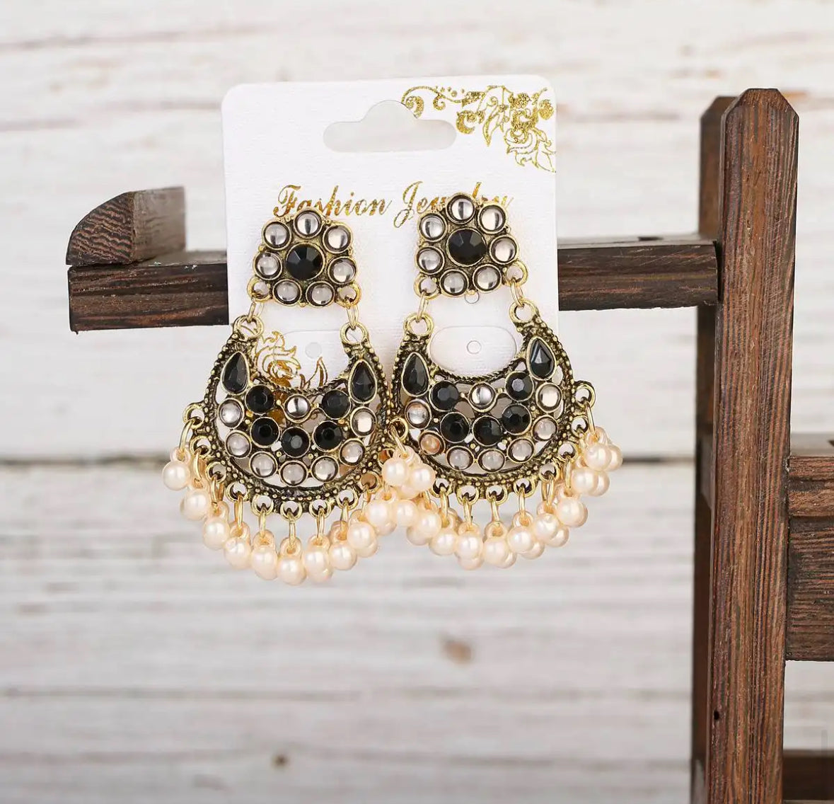 Black crystal pearl Earrings