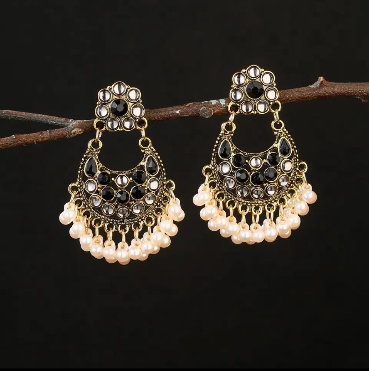 Black crystal pearl Earrings